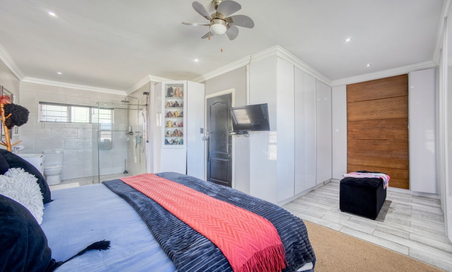 5 Bedroom Property for Sale in Gonubie Eastern Cape